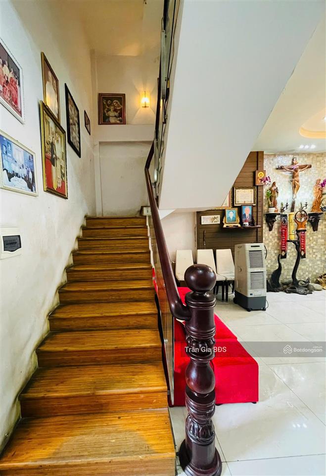 Hẻm 10m dương quảng hàm, (dt 6,2m x 19m), 4 tầng ở ngay.