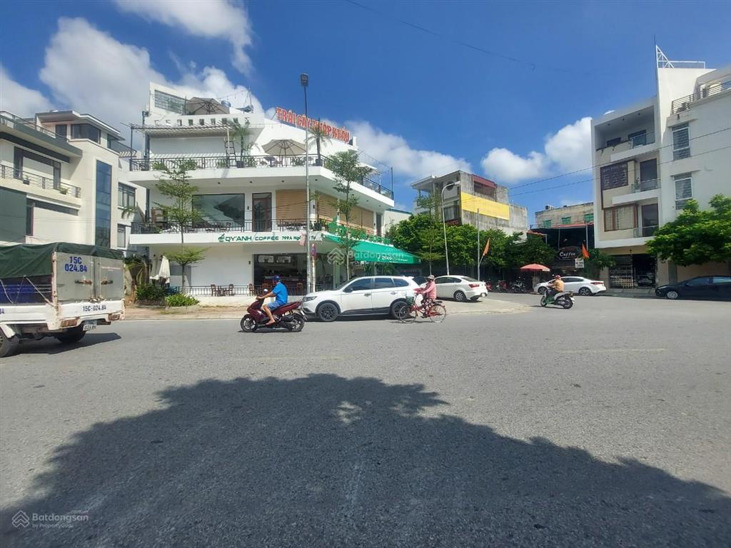 Bán gấp nhà 4 tầng mặt đường ngô gia tự vị trí đẹp, 86,5m2 mt 5,64m, 13,5 tỷ