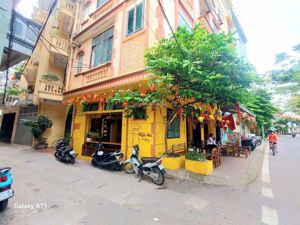 Cho thuê cửa hàng cà phê 4 tầng lô góc trung tâm hai bà trưng