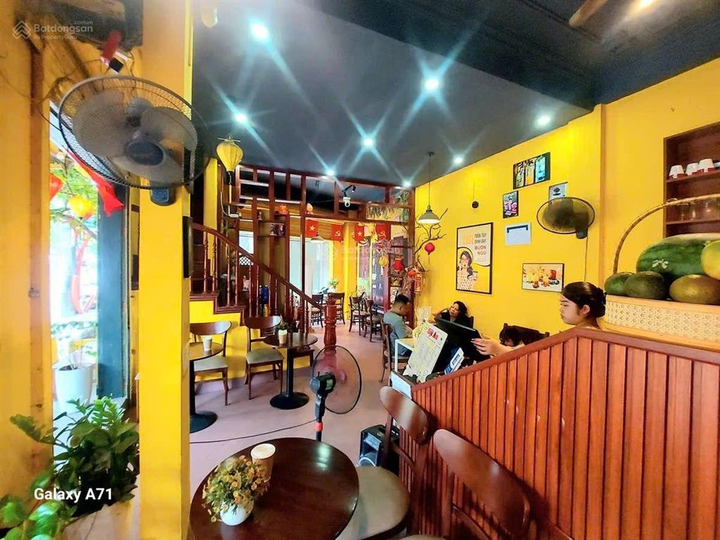 Cho thuê cửa hàng cà phê 4 tầng lô góc trung tâm hai bà trưng