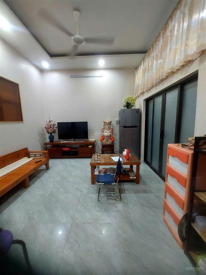 Bán nhà 3 tầng trung tâm quận hai bà trưng phố minh khai giá nhỉnh 4 tỷ.