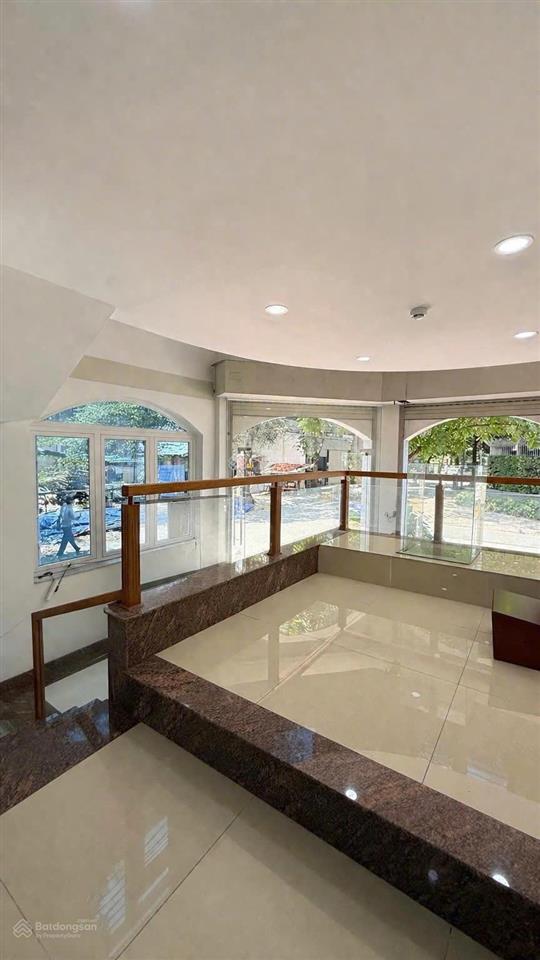 Mr.trung  cho thuê mbkd gần vista veder, thạch mỹ lợi, quận 2. giá chỉ 28 triệu/tháng, dt 150m2