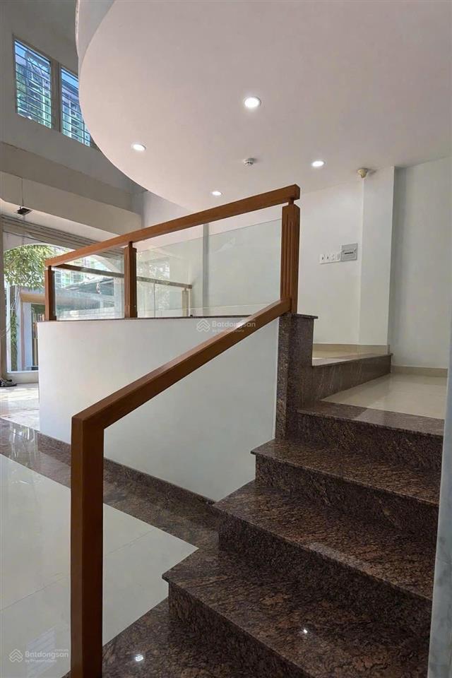 Mr.trung  cho thuê mbkd gần vista veder, thạch mỹ lợi, quận 2. giá chỉ 28 triệu/tháng, dt 150m2