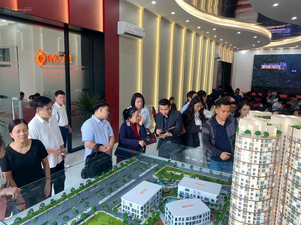 Chính chủ gửi bán 2pn 72m2 chỉ 6,9 tỷ căn hộ view 3 hồ đẹp nhất dự án the queen