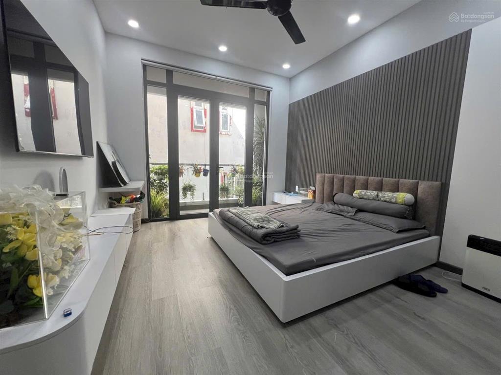 Chính chủ gửi bán gấp căn nhà đường calmette, quận 1, 45m2, 4 tầng, 3pn 3wc, hẻm trước nhà 4m