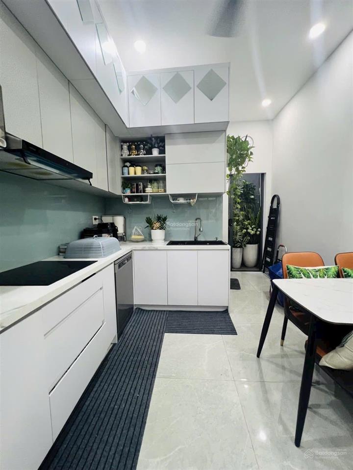 Chính chủ gửi bán gấp căn nhà đường calmette, quận 1, 45m2, 4 tầng, 3pn 3wc, hẻm trước nhà 4m