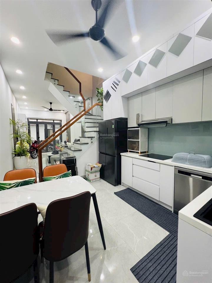 Chính chủ gửi bán gấp căn nhà đường calmette, quận 1, 45m2, 4 tầng, 3pn 3wc, hẻm trước nhà 4m