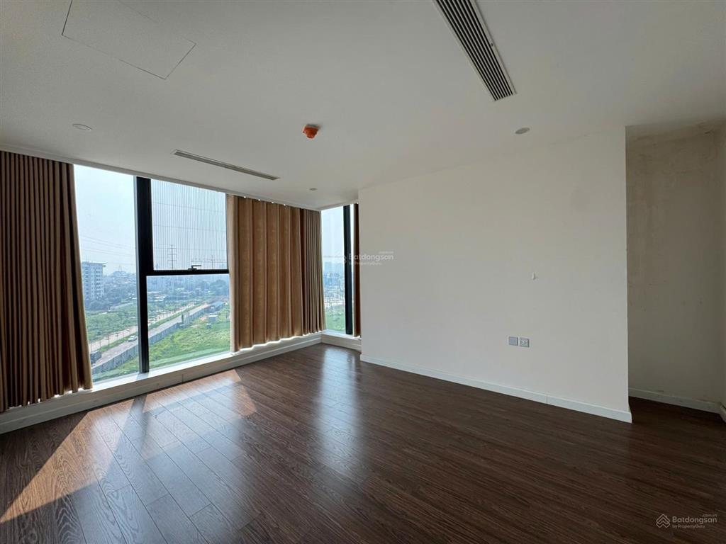 Chị gái cần cho thuê căn 3 ngủ sunshine city nội thất nguyên bản giá 22 triệu/tháng