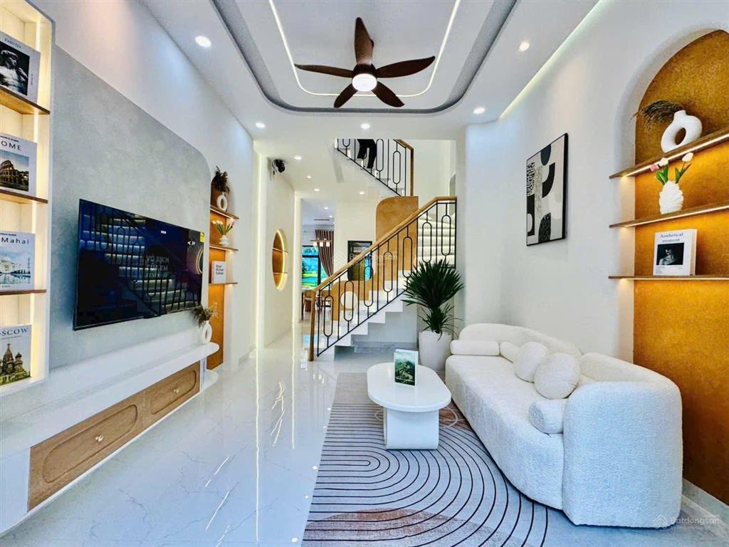 Bán nhà chính chủ 1 trệt 1 lầu đường nguyễn xí  bình thạnh sát bến xe miền đông dt 51m2, sổ sẵn