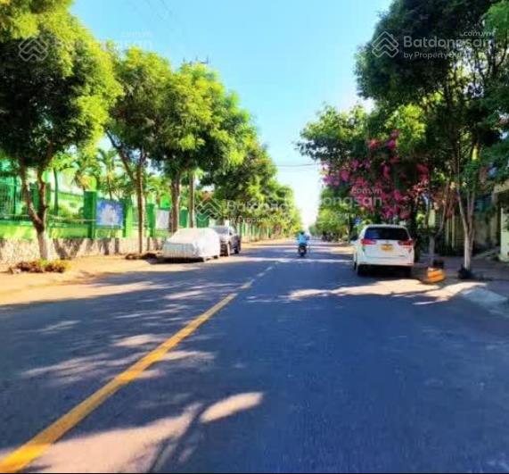 Siêu hiếm. cặp lô góc dt khủng hơn 300m2 đường 10m5 thông ra biển chỉ 300m