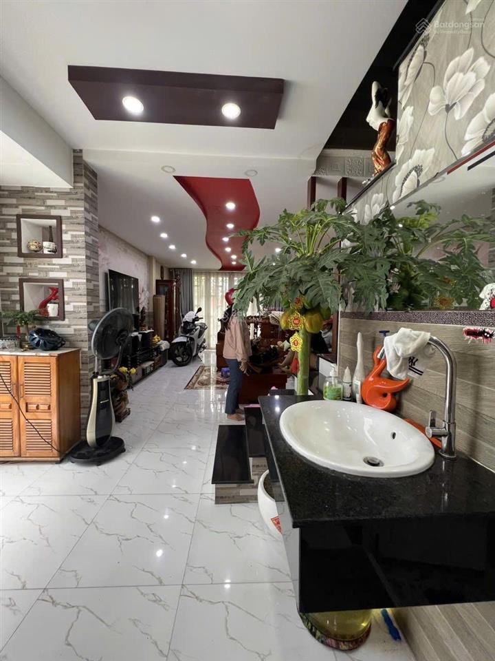 Nhà hẻm ô tô thông giá cực tốt phú thọ hoà sát tân bình56 m2 vuông vức chỉ 6 tỷ nhẹ!