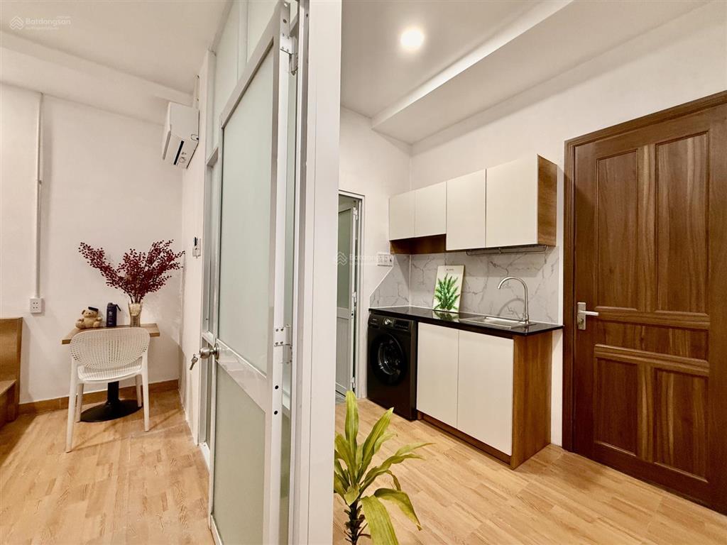 2 phòng ngủ đẹp, ban công trung tâm bàu cát, tân bình dh văn hiến quận 3,10,11 sát bên ở 4 bạn!