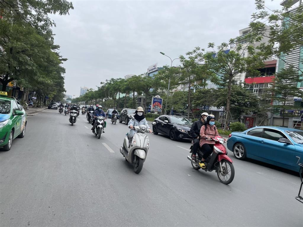 Bán nhà lô góc phố xã đàn 200m2, mt 28m, nhận nhà ở ngay đón tết. thiết sang trọng, full nội thất.