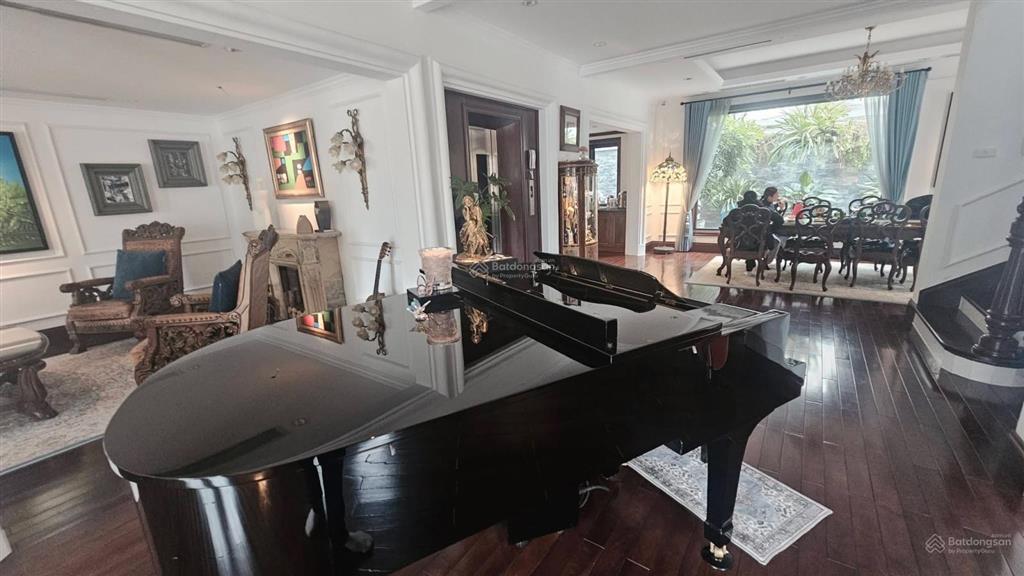 Bán nhà mặt phố đường trần hưng đạo, 188 m2, 4 tầng, mt 7m, 1 sổ 1 chủ hiếm nhất phố trần hưng đạo