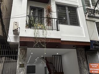Bán nhà mặt phố tôn đức thắng, 7 tầng thang máy nhập khẩu, mặt tiền 5m, vỉa hè rộng. kd sầm suất.
