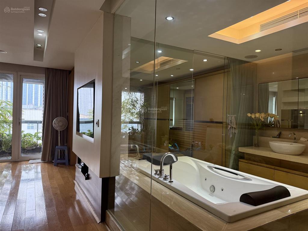 Cần bán nhà đường giang văn minh, 7 tầng thang máy nhập khẩu, 90m2, full nội thất luxury, kd đỉnh.