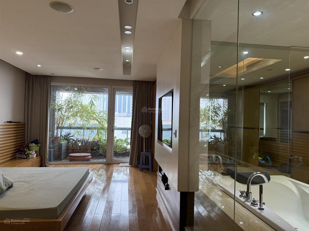 Cần bán nhà đường giang văn minh, 7 tầng thang máy nhập khẩu, 90m2, full nội thất luxury, kd đỉnh.