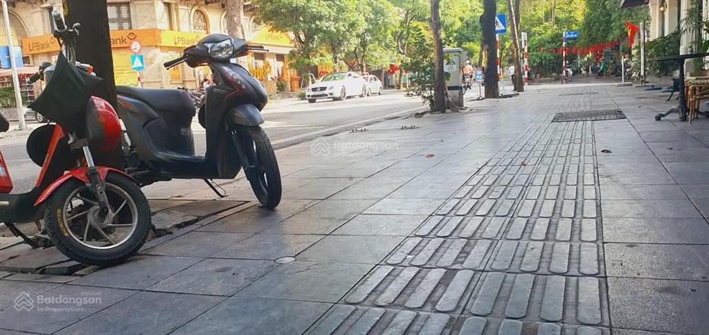 Bán nhà mặt phố đường trần hưng đạo, 350m2, 4 tầng, mt 10m, 1 sổ 1 chủ hiếm nhất phố tây