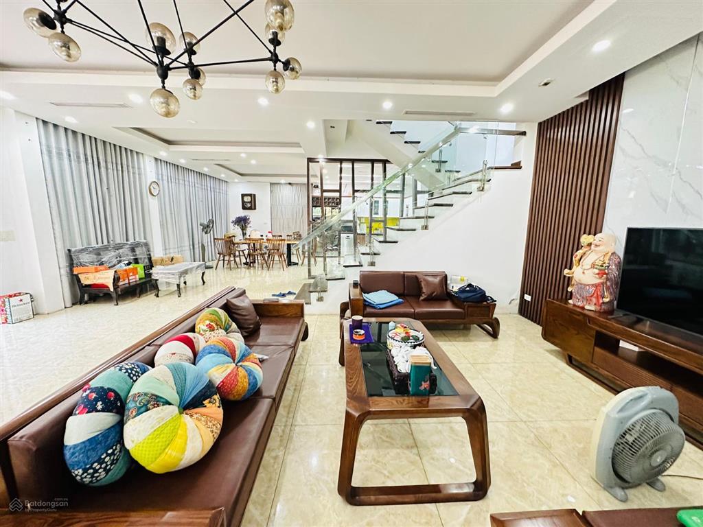 Bán nhà mặt phố đường lý thường kiệt, 70m2, 5 tầng, mt 6,5m, 1 sổ 1 chủ hiếm nhất phố tây.