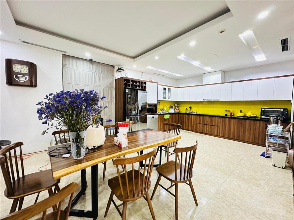 Bán nhà mặt phố đường lý thường kiệt, 70m2, 5 tầng, mt 6,5m, 1 sổ 1 chủ hiếm nhất phố tây.