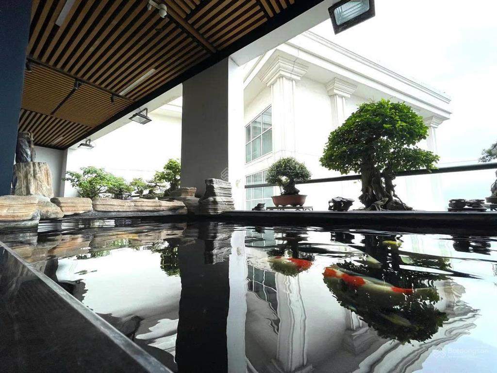 Bán penthouse 2 tầng mặt phố láng hạ 360m2, 5pn + 4wc, nổi bật tòa nhà view hồ hoàng cầu