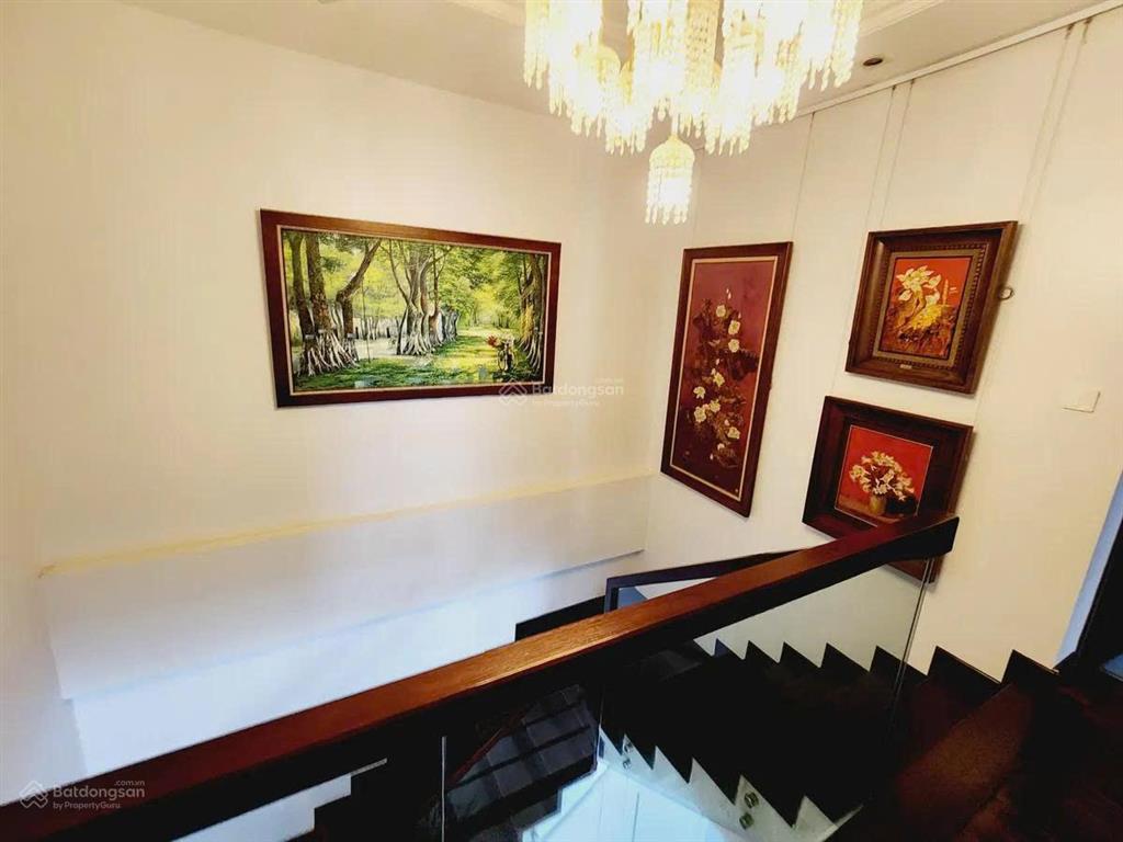 Bán penthouse 2 tầng mặt phố láng hạ 360m2, 5pn + 4wc, nổi bật tòa nhà view hồ hoàng cầu
