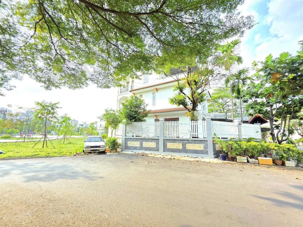 Thơm ngon bổ rẻ. chỉ 27 tỷ sở hữu ngay căn nhà góc 3 mặt thoáng, dt 213.9m2, xd 1 trệt, 2 lầu
