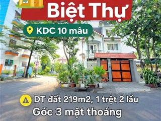 Bán nhà 1 trệt, 2 lầu, góc 3 mặt thoáng, sau lưng nhà là công viên, dt 213.9m2, giá 30 tỷ