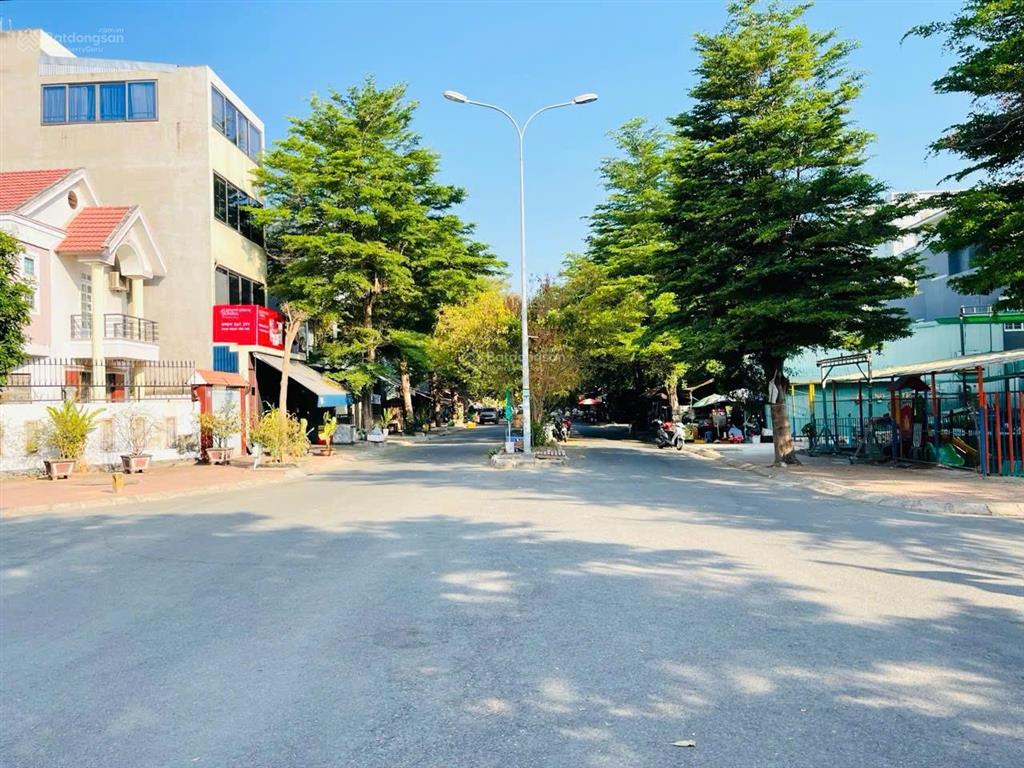 Bán nền biệt thự kdc nam long, dt 240m2 (12x20) mt đường d2 (lộ giới 16m), giá 23 tỷ chốt ạ