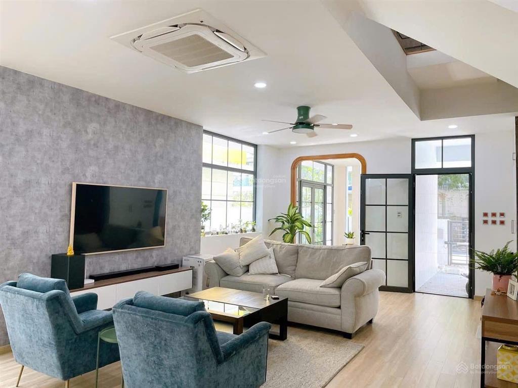 Bán biệt thự khu compound dự án the garland, xd 3 tầng, full nội thất, sổ hồng, giá tốt chỉ 20 tỷ