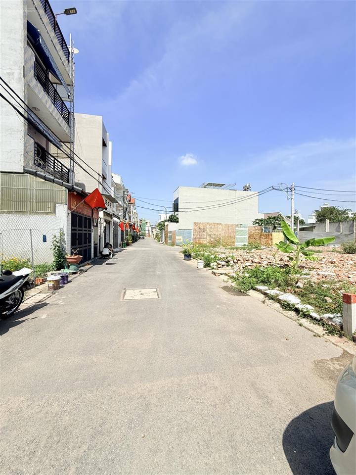 Bán lô góc 2mt đường siêu đẹp, hẻm 12 đường 339, dt 87.2m2 (6x15) giá 7.9 tỷ, đã có sổ