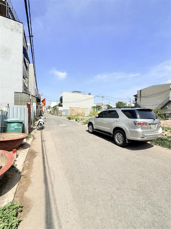 Bán lô góc 2mt đường siêu đẹp, hẻm 12 đường 339, dt 87.2m2 (6x15) giá 7.9 tỷ, đã có sổ