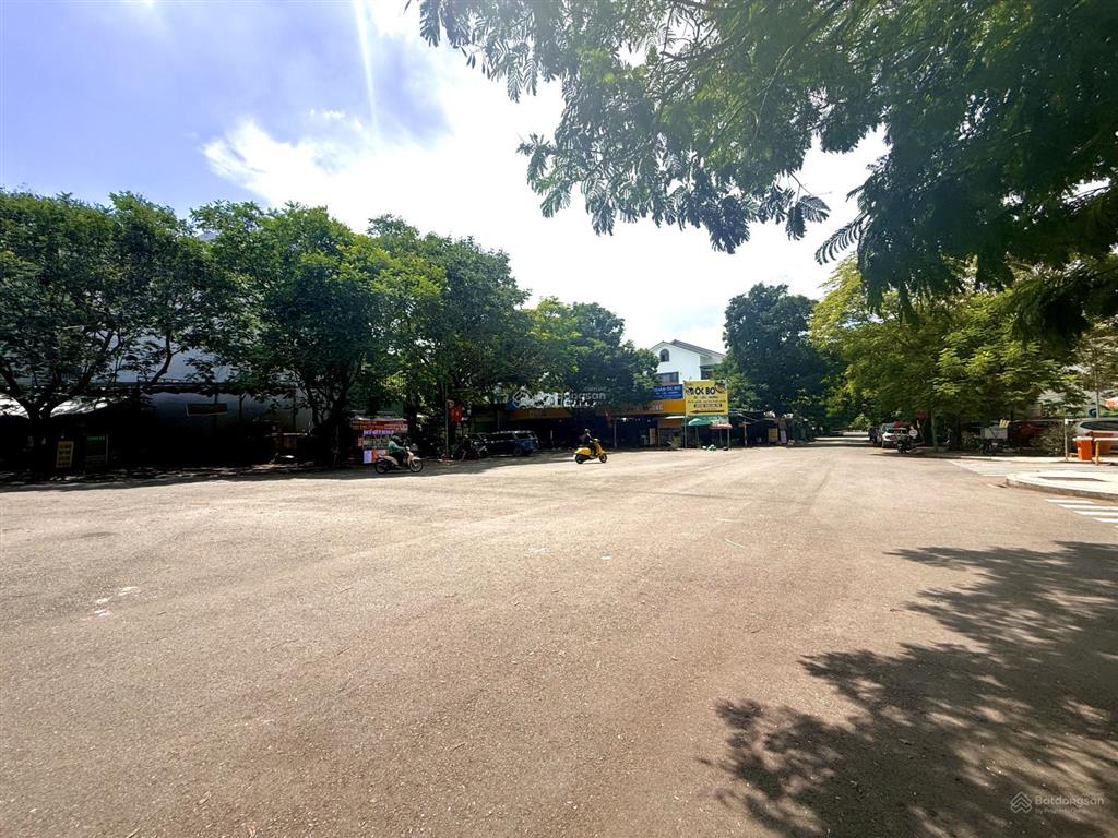 Bán nền 160m2 (8x20) giá tốt hiện tại chỉ 75 tr/m2, vị trí đẹp, kdc xây dựng đồng bộ