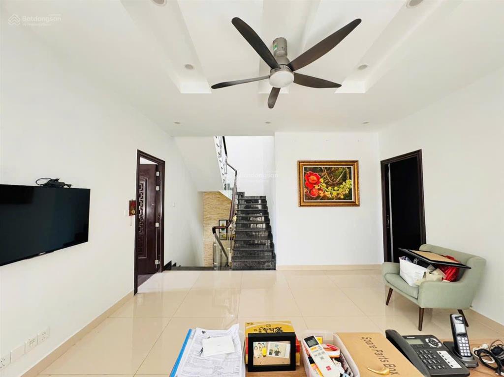 Bán biệt thự song lập khu xây dựng 5 đường liên phường, giá siêu tốt chỉ 22 tỷ, dt 180m2 (10x18)
