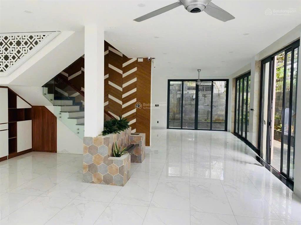 Bán nhà kdc hưng phú 1, dt 177.6m2 (9.6x18.5) xd 1 trệt, 2 lầu, sổ hồng, giá cực tốt chỉ 19 tỷ