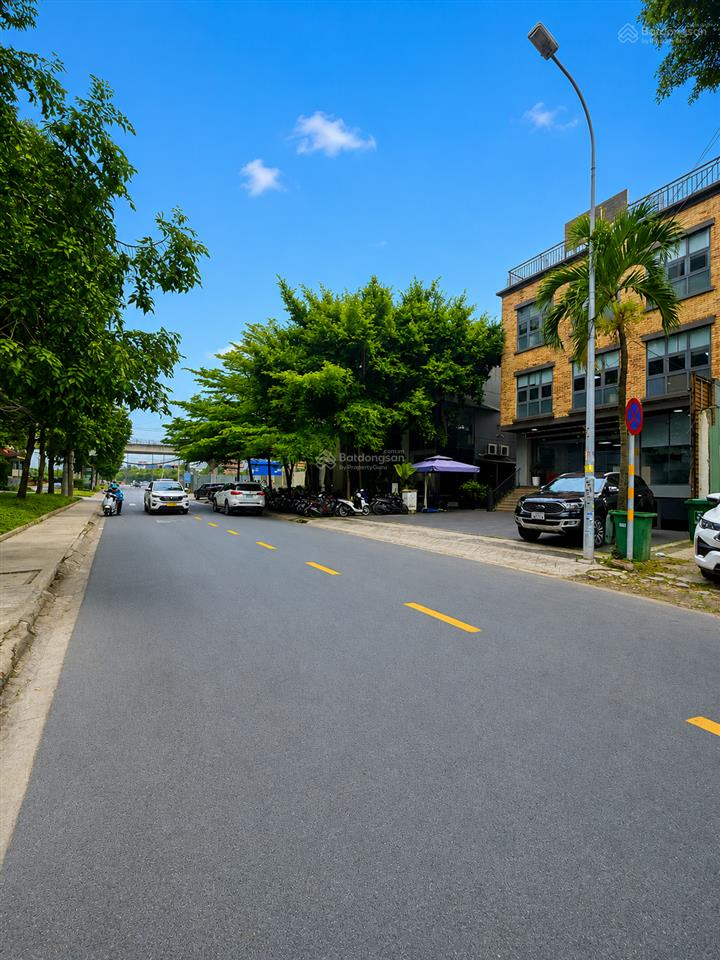 Chính chủ gửi bán đất 240m2 siêu hiếm và đẹp tại mt giang văn minh (đối diện c/c the vista) q. 2