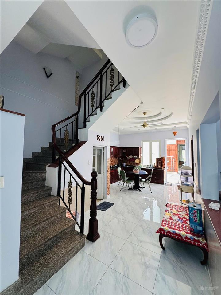 Bán nhà mt đường số 53 (đường 16m) kdc văn minh, dt 166.2m2 (8.2x19.5 hậu 9.3m) xd trệt, 2 lầu