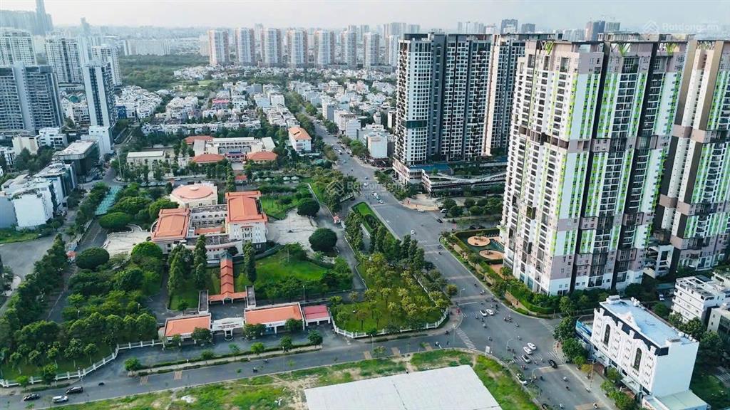 Lô đất 100m2 (5x20) xây dựng cao tầng giá tốt kdc huy hoàng, đã có sổ, giá chốt 20,5 tỷ