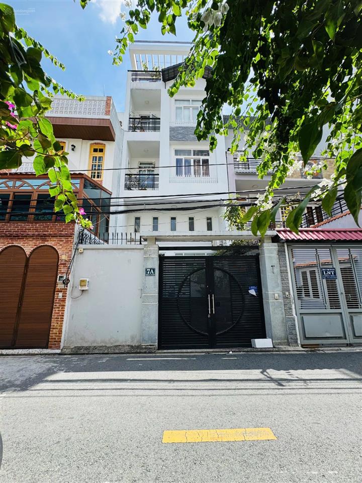 Giá quá tốt chỉ 17.6 tỷ sở hữu ngay căn nhà tại thảo điền, xd trệt, lửng, 2 lầu, sân thượng