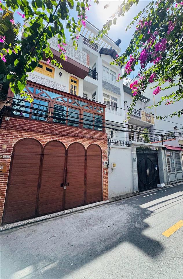Giá quá tốt chỉ 17.6 tỷ sở hữu ngay căn nhà tại thảo điền, xd trệt, lửng, 2 lầu, sân thượng