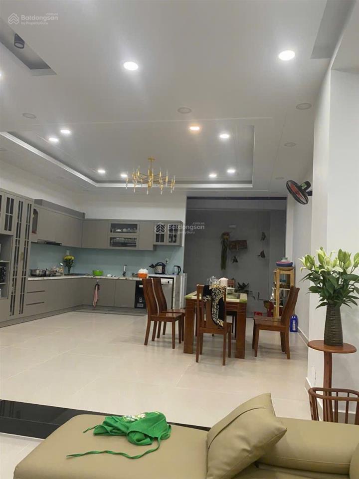 Giá 18.5 tỷ chủ hạ thêm 2.5 tỷ còn 16 tỷ. bán nhanh căn nhà góc 2mt đường kinh doanh, vị trí đẹp