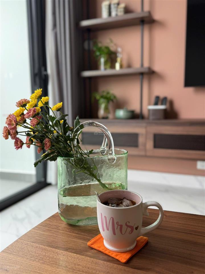 Chính chủ cho thuê vinhomes grand park 2pn (1pn + phòng làm việc) full nội thất