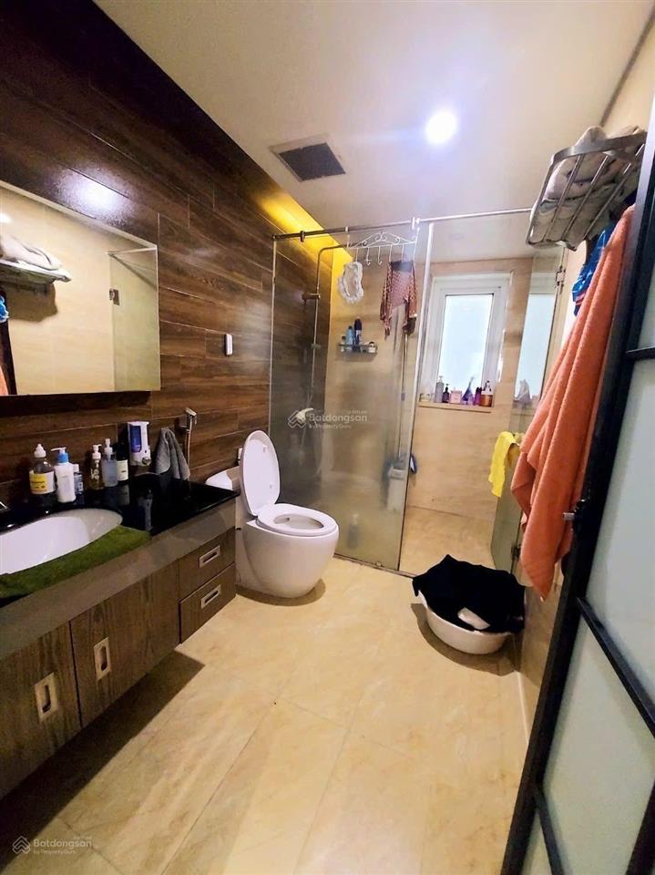 Bán nhà đường cầu giấy  nguyễn văn huyên  41m 5t 6pn đủ công năng sử dụng. dân xây giá chỉ 12tỷ