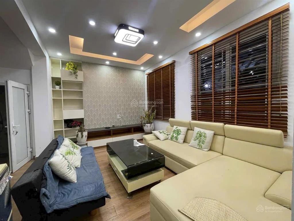 Bán gấp nhà phân lô quân đội, diện tích 52 m x 5 tầng, mặt tiền 4,2 m, giá 15,8 tỷ