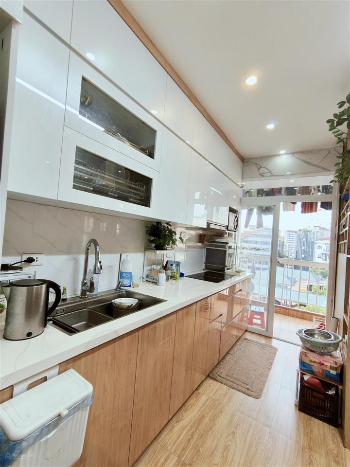 Cần bán gấp căn hộ chung cư siêu đẹp tại trung tâm cầu giấy. dt 60m22pn  full nội thấtgiá 5,8tỷ