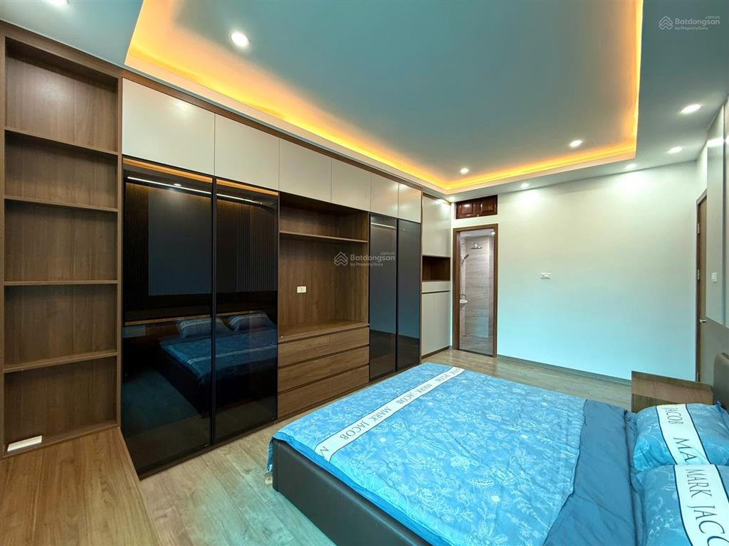 Bán gấp căn hộ cc trần quý kiên, cầu giấy, dt 52m tk 2pn+1vs, khu trung tâm, giao thông thuận tiện