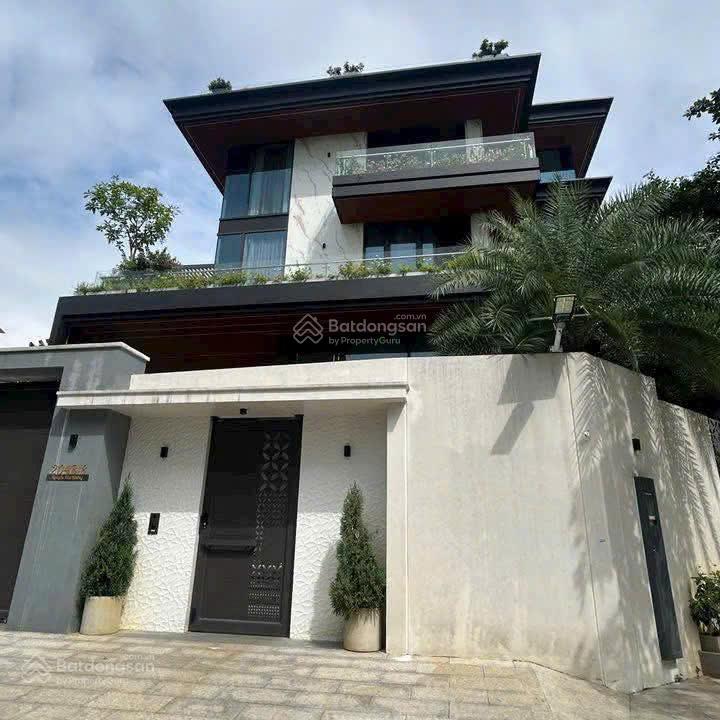 Cho thuê villa 4 tầng hồ bơi sân vườn ngay nguyễn văn hưởng,p.thảo điền,quận 2, gía78tr/th