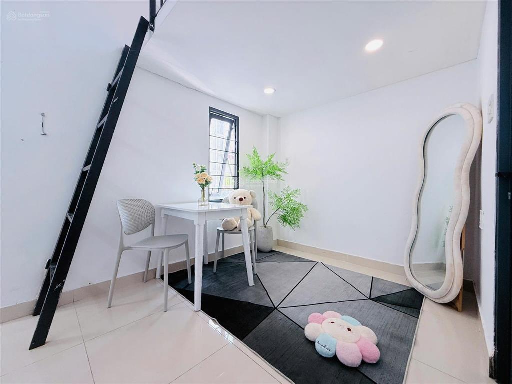 Cho thuê phòng trọ có gác cao 1m8  full nội thất bancol gần luỹ bán bích  vườn lài  thang máy