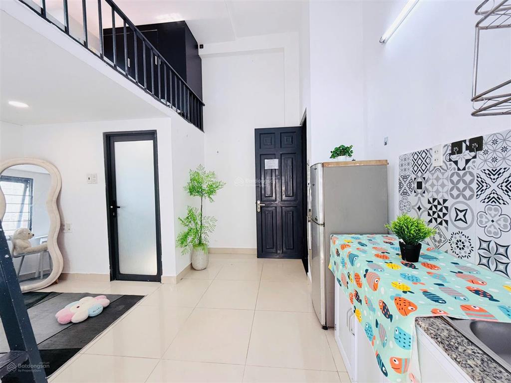Cho thuê phòng trọ có gác cao 1m8  full nội thất bancol gần luỹ bán bích  vườn lài  thang máy