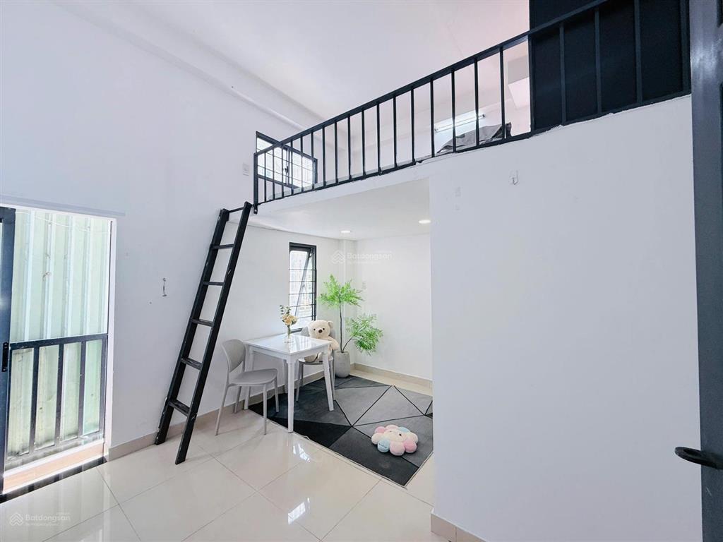 Cho thuê phòng trọ có gác cao 1m8  full nội thất bancol gần luỹ bán bích  vườn lài  thang máy